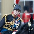 Za dlaku izbegnut incident na proslavi rođendana kralja Čarlsa: Princeza Ana samo što se nije srušila s konja, kamera sve…