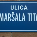 Uđi u maršala tita, pa levo Mnoga mesta u Srbiji i bivšoj Jugoslaviji zadržale naziv ulice po nekadašnjem "najslavnijem…