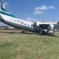 Avion star preko pola veka izleteo s piste u Rusiji: An-24 slomio trap pri sletanju, nema povređenih