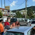 Srpska porodica sa troje male dece u Grčkoj doživela peh na 20 kilometara od smeštaja - a onda su im prišli zemljaci: "Šta bi…