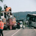 U saobraćajnoj nesreći u čačanskom selu Bresnica poginula jedna osoba, više povređenih