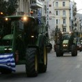 Gnevni grčki zemljoradnici protestuju preko noći sa traktorima ispred parlamenta u Atini