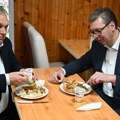 Mađarski list: „Vučić ništa nije naučio iz grešaka Orbana, sigurno korača ka porazu“