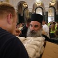 (Foto) Stigla nova količina osveštanih trakica u Hram Svetog Save! Građani krenuli u akciju širom Beograda, a evo šta da…