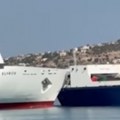 Pomorska nesreća na Kritu: Snimljen trenutak sudara putničkog trajekta i teretnog broda (video)