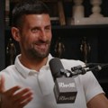 (Video) Đoković se „ušunjao“ među navijače u Njujorku: Stao ispred ogromnog bilborda sa svojim likom