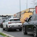 Dramatično na ulazu u Beograd: Formirana kilometarska kolona vozila, naplatna rampa krcata