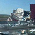 Тежак удес камиона код Ковиља, обустављен саобраћај у смеру ка Београду