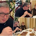 Ispunio obećanje Predsednik izveo tatu i mamu u pečenjaru u Borči! Vučići na ručku rešavali večnu dilemu: "Koga mama…