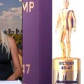 Šta se krije iza trampovih proizoda i brendova pomoću kojih zarađuje milione?! Stručnjaci o granici između politike i biznisa…