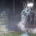 Eh, da im je bio na SP: Navijači Boke zapalili stadion zbog novog pojačanja, na tribinama bila i njegova majka