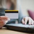 Dva najčešća tipa SMS prevarnih šema: Iz Narodne banke Srbije upozoravaju na fišing i investicione prevare