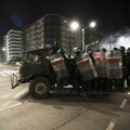 AFP: Predsednik Srbije obećava snažan odgovor demonstrantima