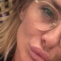 Stisla grudi, a na očima naočare za vid: Milica Dabović opet zapalila mreže: Napućila usne i provocira