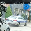 U Sokićevom čak i policijska vozila su na mestima gde ne smeju da budu