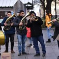Neoustaška komedija „Za Evropu spremni“: Uz urlike i Tompsona proteruju i – trubače