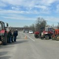 Nezadovoljni poljoprivrednici već 16 DANA BLOKIRAJU PUTEVE ka Topoli i Gornjem Milanovcu