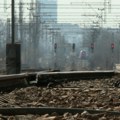 Na delu pruge Zemun Polje - Stadion kontaktna mreža stavljena pod visoki napon: "Strogo zabranjeno neovlašćeno kretanje"
