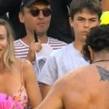 Hit scena sa Rolan Garosa: Mama na tribinama uhvaćena kako merka najvećeg zavodnika među teniserima