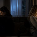 Posvađala sa cimerkom pa joj u besu iglom i koncem zašila usne: Žrtva (42) dotrčala do prve prodavnice pa otkrila jeziv detalj…