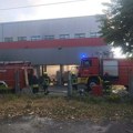 Две особе повређене у пожару у магацину Декспреса (ФОТО)