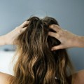 Kosa vam posle mora izgleda kao slama? 5 koraka koji joj vraćaju mekoću i sjaj nakon letovanja