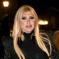Zdravko Čolić prosuo vino po ugovorima zbog Jovane Tipšin: Pevačica otkrila šta joj je Čola priredio, pa se šokirala: Ovo će…