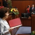 Siljanovska Davkova položila svečanu zakletvu, Grčka protestuje zato što nije izgovorila puno ime države