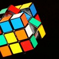 Kad AI savlada Rubikovu kocku