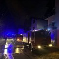 Požar u Beočinu: Gori potkrovlje kuće, ekipe vatrogasaca na terenu (foto)