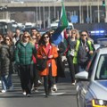 Deo nastavnika iz Beograda krenuo u pešačenje do Čačka, studenti blokiraju Bulevar kralja Aleksandra, a maturanti Pete…