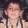 O njemu kruže priče, žene ga obožavaju a neki ga ne mogu podneti: Da li znate ko je na fotografiji?