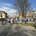 Protest zbog hapšenja medicinskog tehničara tokom dežurstva, u petak kod Upravne zgrade KCV-a