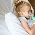 Devojčica u kadi zadobila stravične povrede, zvali hitnu pomoć tek dan kasnije! Uhapšeni roditelji posle smrti deteta (2)…