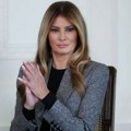 Elegantna, jednostavna i vizuelno podmlađuje ruke: Melanija Tramp godinama verna ovoj boji laka