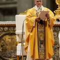 Papa Lax vix predovdio Božićnu misu: Odbijanje siromašnih je odbijanje Boga