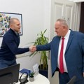 Gradonačelnik Leskovca obišao zaposlene u Odeljenju za skupštinske poslove, opštu upravu i kancelarije Zavoda za statistiku