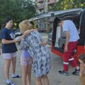 Dočekala je porodica i ceo komšiluk: Žena povređena u saobraćajnoj nesreći u Crnoj Gori stigla u Niš