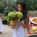 Elena Karić pokazala detalje doma na jugu Francuske: Nestvarna bašta, starinska vrata i doručak pod vedrim nebom!