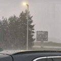 Nevreme se nemilosrdno širi Srbijom, na udaru još jedan grad: Pojavio se zastrašujući snimak grmljavine (video)