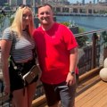 Ima skoro 100 kila, radi ono što svi mi radimo u kafiću i zarađuje milione, sada je ispisao istoriju