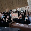 Tinejdžer (16) izgubio vid na jedno oko tokom protesta u Francuskoj: sumnja se da ga je pogodio gumeni metak