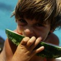 Srbija i zdravlje: Šta jedu deca u obdaništima i zašto u pojedinim gradovima nije bilo voća usred leta