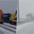 Snežna mećava u Dalmaciji, zaglavljeni kamioni i autobusi: Zima već stigla širom Hrvatske, potpuni krkljanac kod Zagreba…