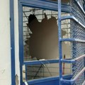 Na ambulanti u Suvom Dolu razbijena stakla i iščupana metalna vrata