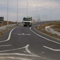 Katastrofa koja samo čeka da se dogodi: Vozač kamiona u Novom Sadu vozi putem u suprotnom smeru