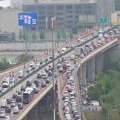 Automobili se jedva pomeraju: Popodnevni "špic" danas poranio, prestonica u haosu zbog enormnih gužvi (Foto)