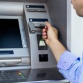 Novac sa bankomata možete da podižete i u inostranstvu, ali dobro razmislite da li vam se to isplati: Banci ćete platiti…