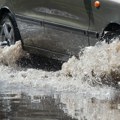 (Video) Jaka oluja u Crnoj Gori! Poplavljene ulice više gradova, voda preplavila parking aerodroma u Tivtu: Turisti sa…