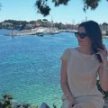 Ristovski sa 39 godina mlađom devojkom u Kanu: Anica u miniću pozira na Azurnoj obali, Lazar je slika: "Svet zastane da je…